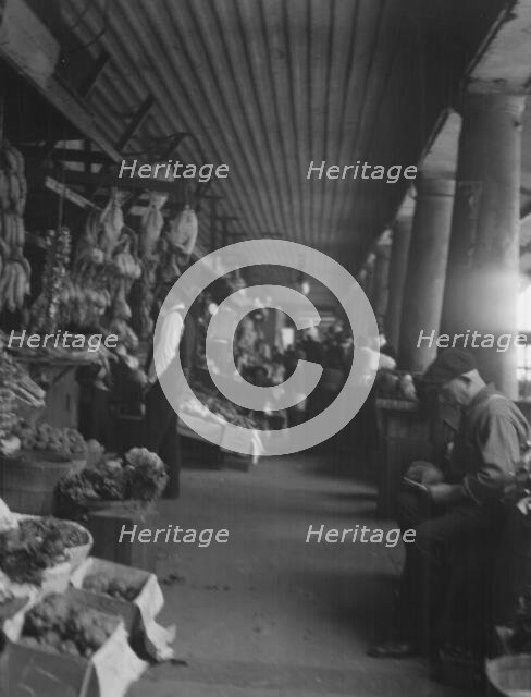 Market scene, New Orleans, between 1920 and 1926. Creator: Arnold Genthe.