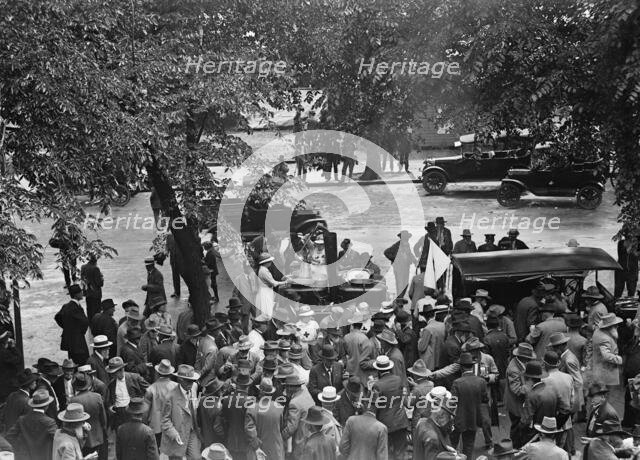 Confederate Reunion - Canteen Lunch, 1917. Creator: Harris & Ewing.