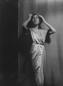 Rice, Muriel, Miss, portrait photograph, 1913. Creator: Arnold Genthe.