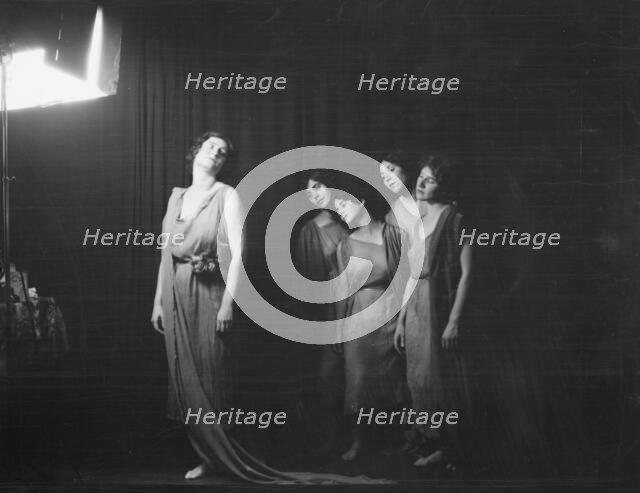 Strauss, Sarah Mildred, and pupils, 1925 Sept. 26. Creator: Arnold Genthe.