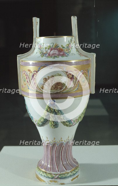 Porcelain vase, made by Buen Retiro Factory (1769-1812).