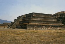 Teotihuacan, stepped pyramid finished on a platform that, when explored, the building of the Quet…
