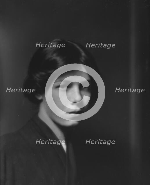 Skinner, Cornelia Otis, Miss, portrait photograph, 1913 Sept. 4. Creator: Arnold Genthe.