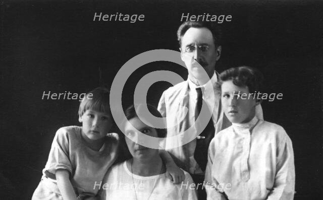 Mikhail Alekseevich Pavlov with his Wife, Olga Aleksandrovna (nee Klushina), and Sons, early 1920s. Creator: Unknown.