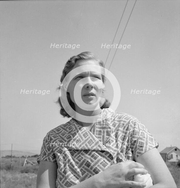 Young woman from a South Dakota farm where her family..., Merrill, Klamath County, Oregon, 1939. Creator: Dorothea Lange.