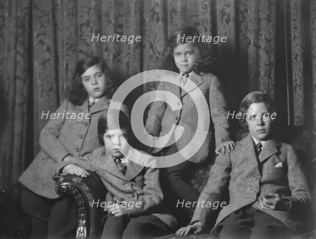 Murray, J.B., Mrs., children of, portrait photograph, 1929 Dec. 15. Creator: Arnold Genthe.