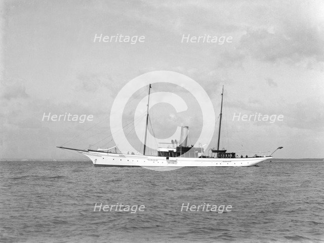 The 357 ton steam yacht 'Yarta' at anchor, 1922. Creator: Kirk & Sons of Cowes.