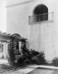 "Mi Suen~o," Herbert Coppell house, 1245 South Grand Avenue, Pasadena, California, 1917. Creator: Frances Benjamin Johnston.
