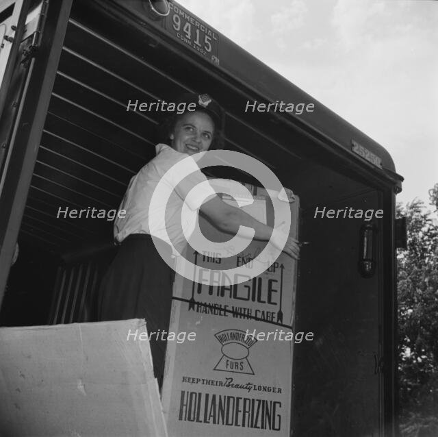 Mrs. Dorothy Bell, Irish-German descent, twenty-seven years old..., New Britain, Connecticut, 1943. Creator: Gordon Parks.
