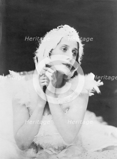 Anna Pavlova in 'Dying Swan' (Le Cygne), c1905. Artist: Unknown