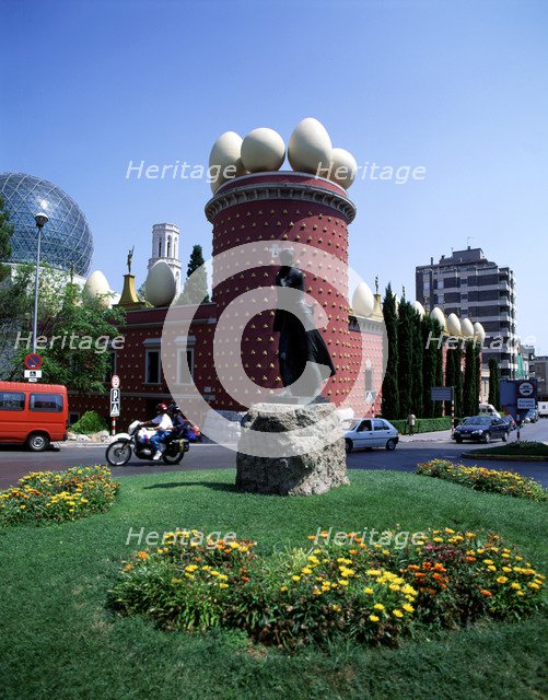 Partial view of the façade of the Dalí Theater Museum.