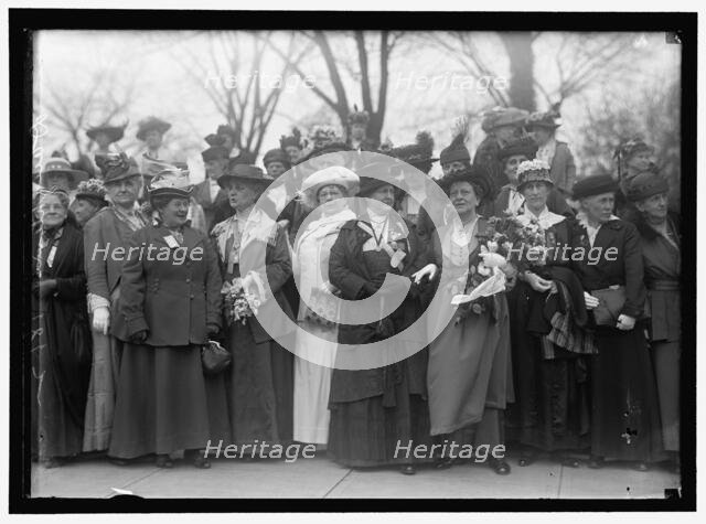 Daughters of 1812, between 1910 and 1917. Creator: Harris & Ewing.