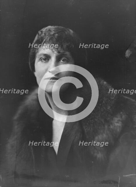 Mrs. McVitty, portrait photograph, 1919 Feb. 14. Creator: Arnold Genthe.