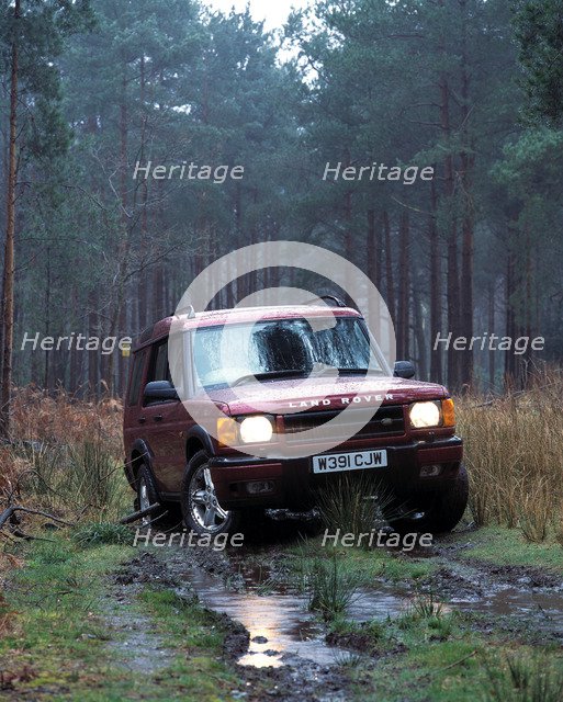 2000 Land Rover Discovery TD5. Artist: Unknown.