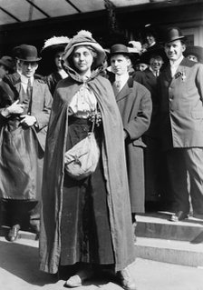 Hawn, Miss Phoebe - Suffragette Hiker, 1913. Creator: Harris & Ewing.