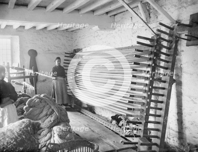 Women warping wool in the blanket factory, Witney, Oxfordshire, 1898. Artist: Henry Taunt