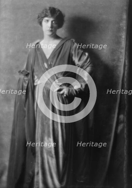 Cowl, Jane, Miss, portrait photograph, 1914 Dec. 30. Creator: Arnold Genthe.