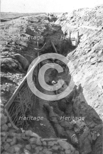 ''La Bataille de la Somme; Une ancienne premiere ligne de l'ennemi', 1916. Creator: Unknown.