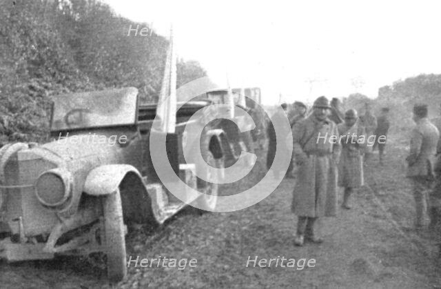 ''La Capitulation Allemande; A Rocquigny; les voitures allemandes qui amenerent les..., 1918. Creator: Unknown.