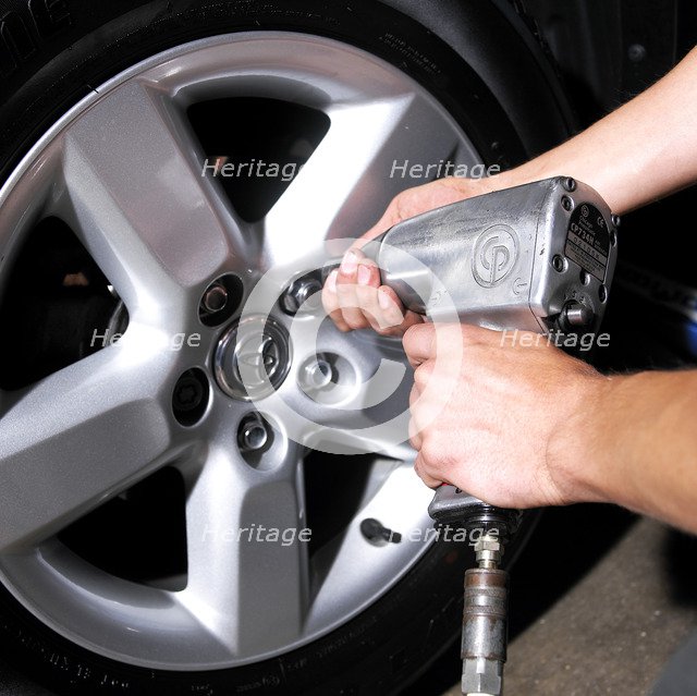 Pneumatic Air Gun. Artist: Unknown.