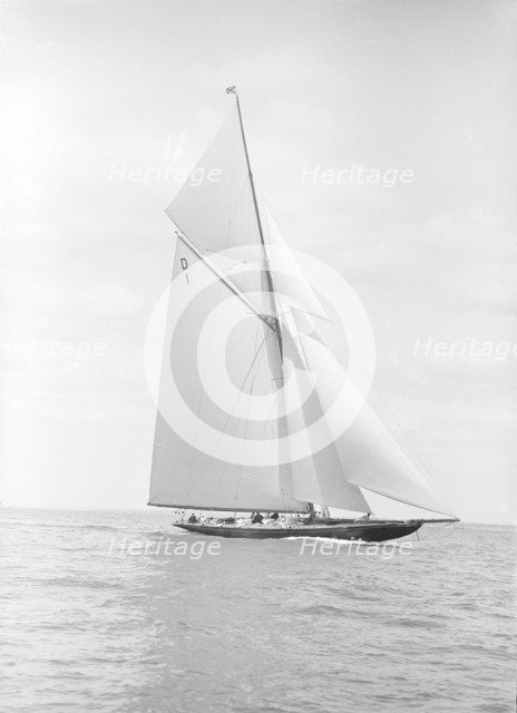 The 15 Metre 'Pamela' sailing close-hauled, 1913. Creator: Kirk & Sons of Cowes.