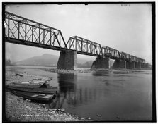 Bridge over the Susquehanna, Pittston, Pa., between 1890 and 1901. Creator: Unknown.