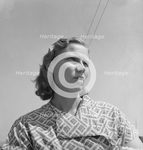 Young woman from a South Dakota farm where her family..., Merrill, Klamath County, Oregon, 1939. Creator: Dorothea Lange.