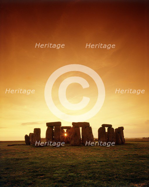 Midsummer sunset, Stonehenge, Wiltshire.  Artist: Unknown.
