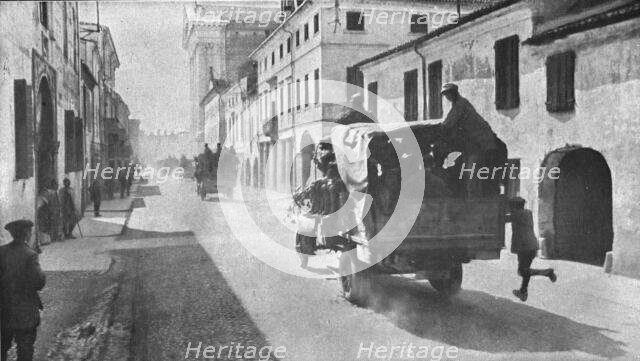'Sur le front Italien; Comme a Verdun, nos allies eurent recours aux camions..., 1916 (1924) Creator: Unknown.