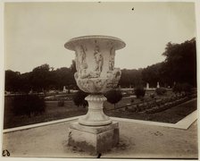 Versailles, Vase par Cornu, 1902. Creator: Eugene Atget.