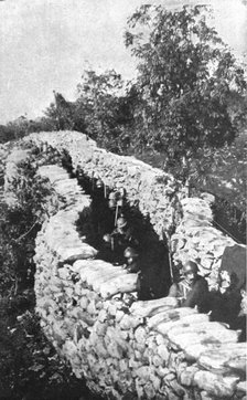 'Sur le front Italien, apres Gorizia ; un boyau pres d'Oppacchiasella, a l'Est du Vallone', 1916. Creator: Unknown.
