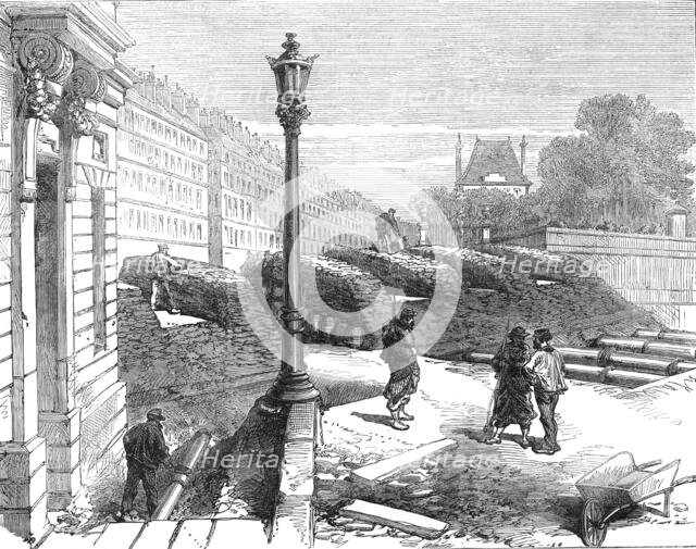 The French Siege of Paris: barricade at the end of the rue de Rivoli, Place de la Concorde, 1871. Creator: Unknown.