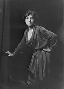 Mrs. Magre, portrait photograph, 1919 Sept. Creator: Arnold Genthe.