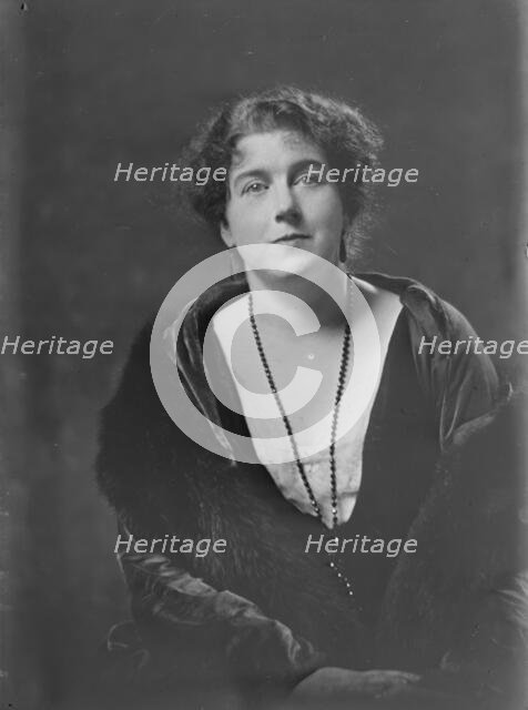 Miss Florence Parbury, portrait photograph., 1919 Oct. 6. Creator: Arnold Genthe.