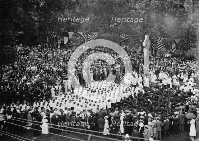 Memorial Service, Cathedral of Sts. Peter And Paul, Washington National Cathedral, 1913.  Creator: Harris & Ewing.