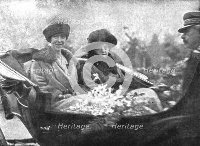 'Les chefs d'etat Allies a Paris; L'arrivee des souverains belges, le 5 decembre: la reine..., 1918. Creator: Unknown.
