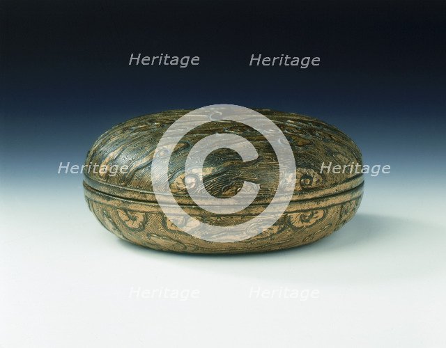 Gilt bronze covered box with crane amid clouds, Ming dynasty, China, 2nd half of 16th century. Artist: Unknown