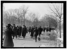 Street scene, Washington, D.C., between 1913 and 1918. Creator: Harris & Ewing.