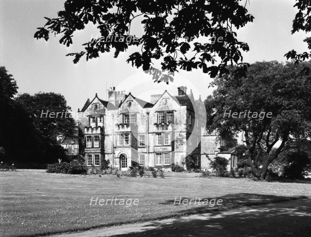 Park Hall Country Club, Spinkhill, Derbyshire, 1961.  Artist: Michael Walters