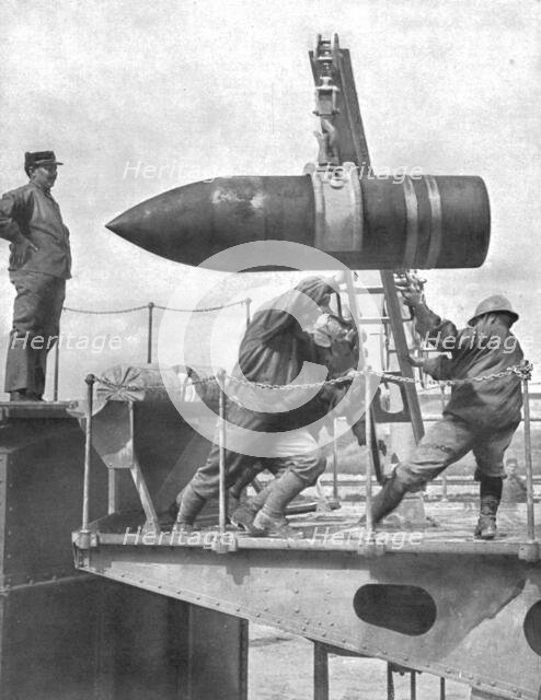 'La Bataille de la Somme; L'obus de 400: Preparation de l'action sur le front francais..., 1916. Creator: Unknown.