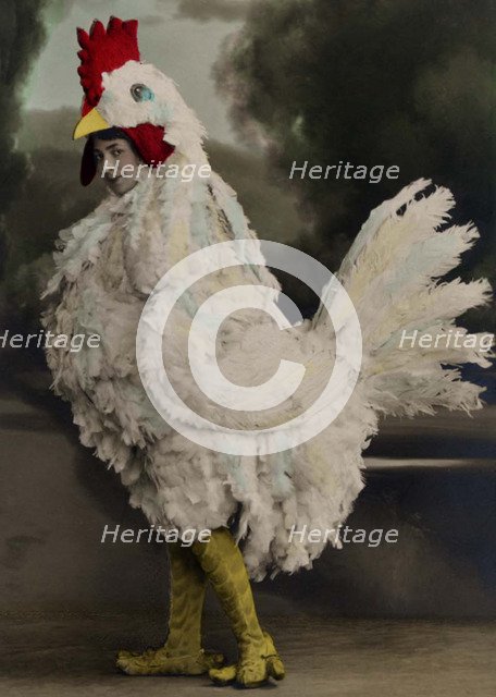 Fritzi Massary in revue Hurra! Wir Leben noch! at the Metropoltheater, Berlin Artist: Anonymous  