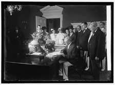 Woodrow Wilson signing Child Labor Bill, 1916.  Creator: Harris & Ewing.