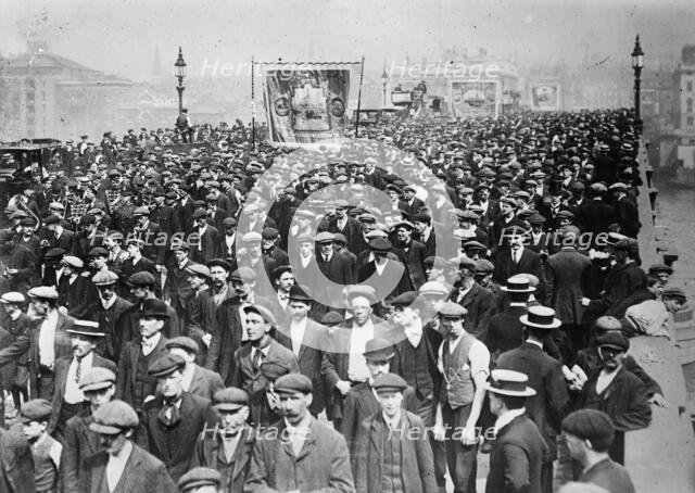 Strikers crossing London Bridge, between c1910 and c1915. Creator: Bain News Service.