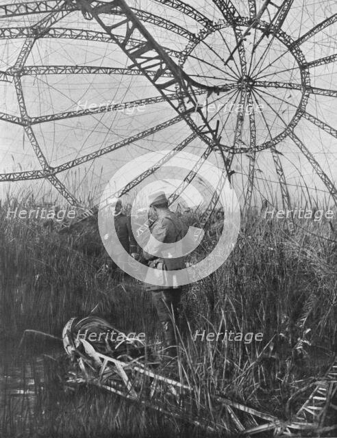 'L'Armature du Zeppelin abattu dans les Marais du Vardar', 1916. Creator: Unknown.