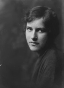 Osborn, M., Miss, portrait photograph, 1916 May 6. Creator: Arnold Genthe.