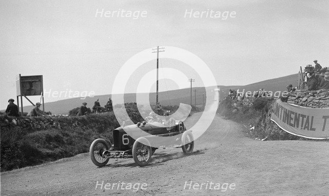 AJ Hancock's Vauxhall competing in the RAC Isle of Man TT race, 10 June 1914. Artist: Bill Brunell.