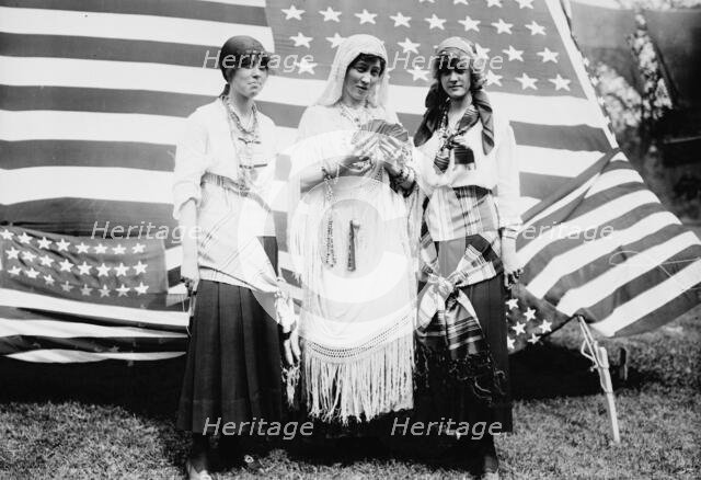 Virginia Pritchard, Sue Spiller, Gertrude Watson, c1915. Creator: Bain News Service.