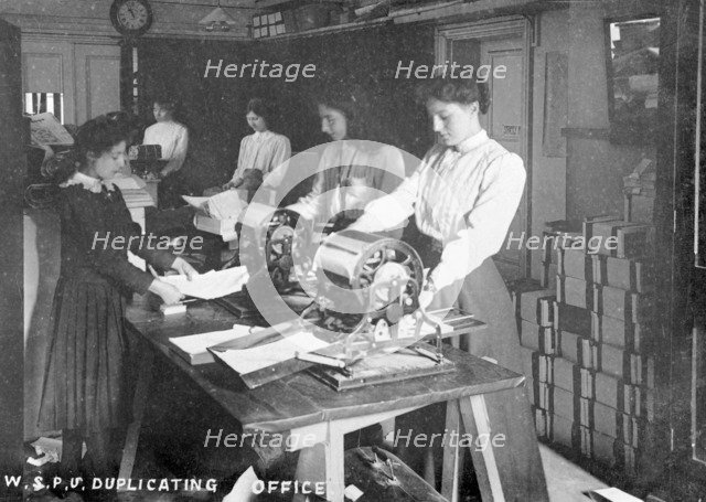 The duplicating office, Clement's Inn, The Strand, September 1911. Artist: Unknown