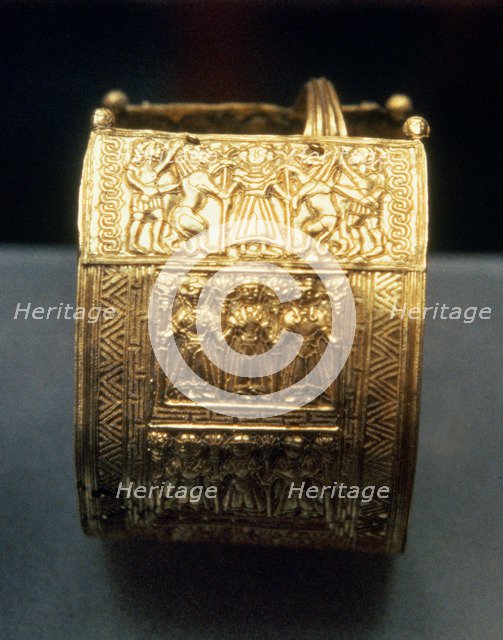 Gold bracelet, from Cerveteri.