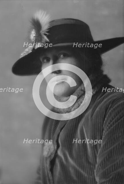 Coates, Dorothy, Miss, portrait photograph, 1916 Jan. 19. Creator: Arnold Genthe.